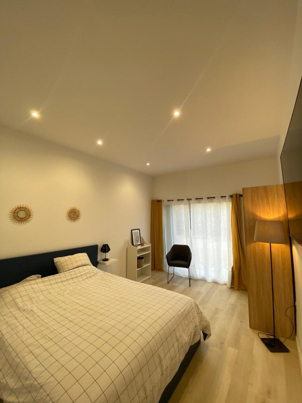 Studio En Provence Avec Piscine La Barben Luaran gambar