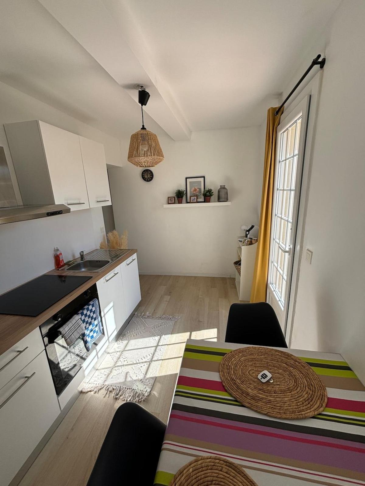 Studio En Provence Avec Piscine La Barben Luaran gambar